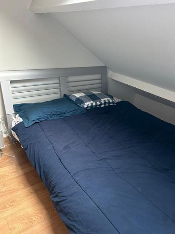 Wit tweepersoonsbed met latten hoofdbord + matras – Goossens beschikbaar voor biedingen