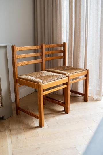 Vintage houten eetkamerstoelen met biezen zitting  beschikbaar voor biedingen