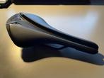 Fizik Versus Evo zadel stalen rail, Fietsen en Brommers, Ophalen of Verzenden, Nieuw, Racefiets, Zadel