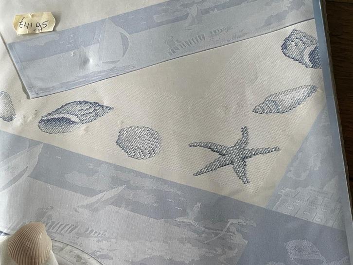 nieuw BORDUURPAKKET DEKKLEEDJE 90 X 90 CM - WD014, Hobby en Vrije tijd, Borduren en Borduurmachines, Nieuw, Borduurpakket, Handborduren