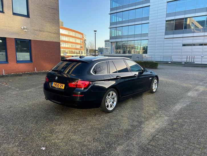 BMW 5-Serie 3.0 525D Touring AUT 2011 Zwart, Auto's, BMW, Particulier, 5-Serie, Diesel, C, Stationwagon, Automaat, Geïmporteerd
