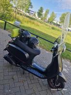 Scooter vespa 2018 50 cc, Fietsen en Brommers, Ophalen, Zo goed als nieuw, Vespa