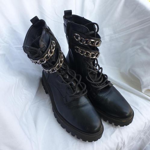 Stoere zwarte laarzen met kettingen. mt 41, Kleding | Dames, Schoenen, Zo goed als nieuw, Lage of Enkellaarzen, Zwart, Ophalen of Verzenden