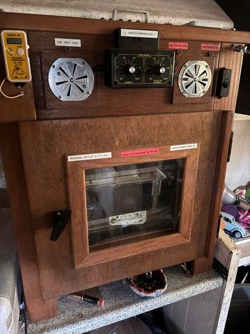 Broedmachine 120/130 eieren  beschikbaar voor biedingen