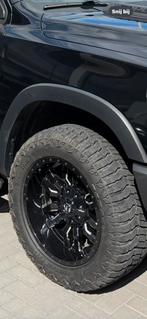 Fuel Breedset velgen + banden Dodge Ram 5e gen 20 inch., Ophalen, Gebruikt, Banden en Velgen, 305 mm