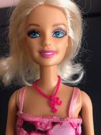 Barbie uit 2010 met originele jurk, schoenen en ketting, Ophalen of Verzenden, Zo goed als nieuw, Barbie