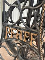 Ouderwetse Pfaff naaimachine, Ophalen