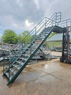 Stalen trap met bordes groen. Hoog 3,2 mtr. Nob086, Doe-het-zelf en Verbouw, Ophalen, Zo goed als nieuw, 2 tot 4 meter