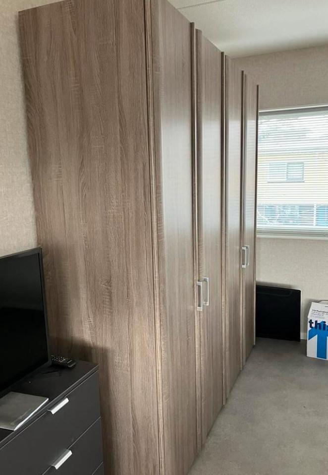 Beterbed grote kledingkast Bienne truffel eiken, Huis en Inrichting, Kasten | Kledingkasten, Zo goed als nieuw, 200 cm of meer