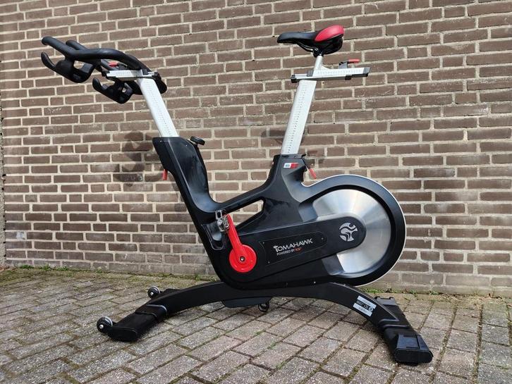 Tomahawk spinning bike zwart rood ic5, Sport en Fitness, Fitnessmaterialen, Zo goed als nieuw, Overige typen, Armen, Benen, Borst