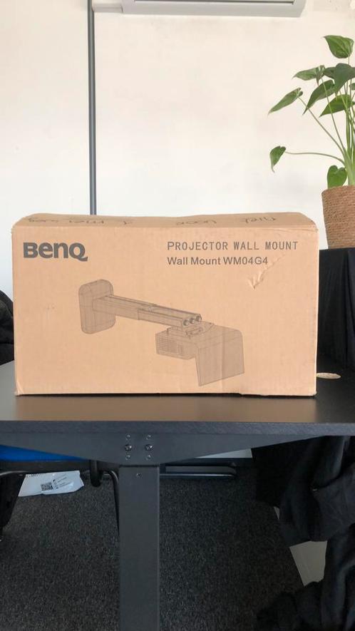 BenQ - Beamer muurbeugel | Wall mount WM04G4, Audio, Tv en Foto, Beamer-accessoires, Zo goed als nieuw, Ophalen of Verzenden