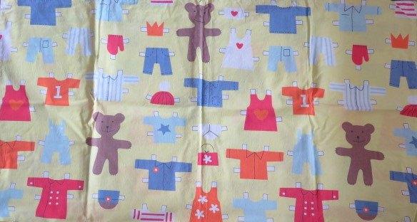 Vintage lap Ikea stof Nallar lichtgeel beertjes en kleertjes, Hobby en Vrije tijd, Stoffen en Lappen, Geel, Ophalen of Verzenden