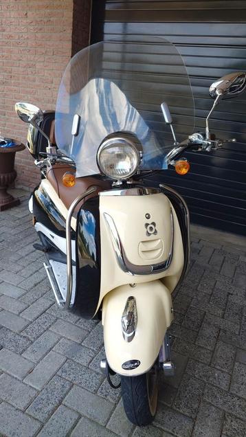 AGM Retro Pimpstyle Plus Scooter beschikbaar voor biedingen