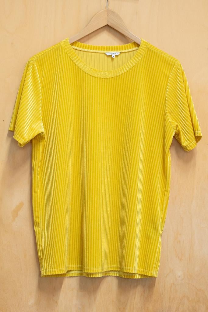 Distrikt Norrebro geel t shirt ribfluweel achtige stof 38 M, Maat 38/40 (M), Geel, Ophalen of Verzenden, Zo goed als nieuw