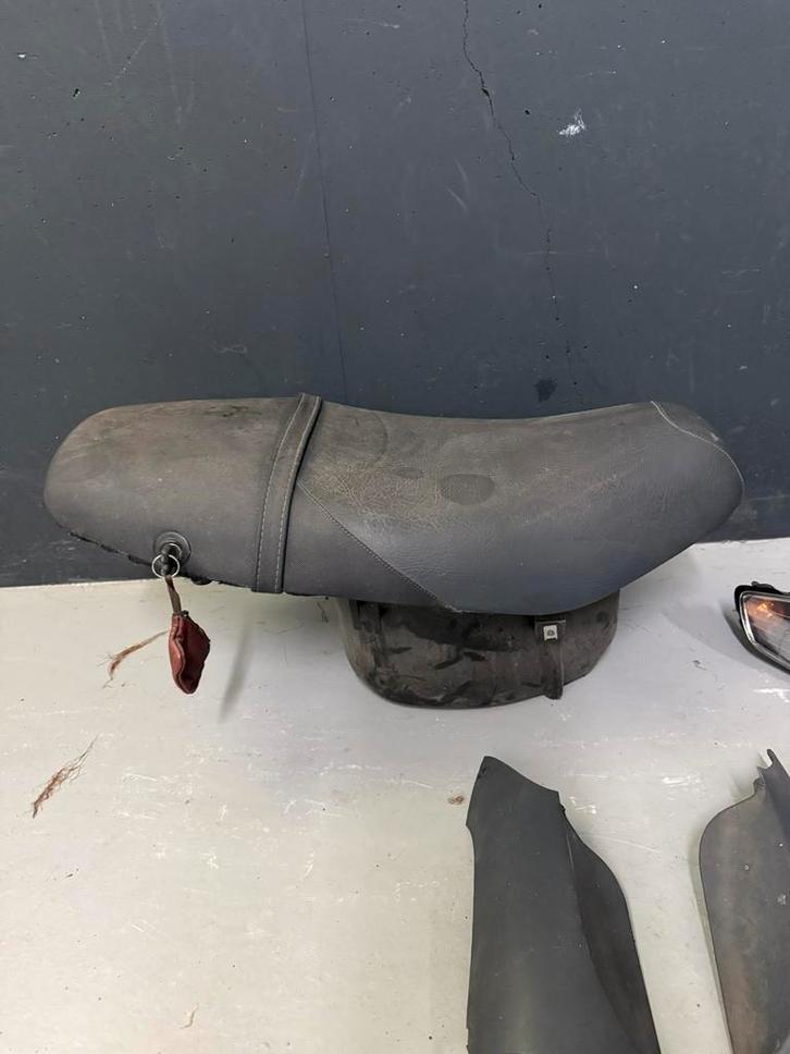 Piaggio Skipper LX buddybak + zadel, Fietsen en Brommers, Brommeronderdelen | Algemeen, Zo goed als nieuw, Zadel, Ophalen of Verzenden