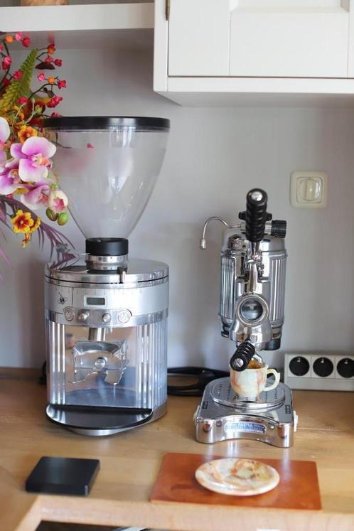 Faema Faemina 1964 Espressomachine Volledig Gerestaureerd, Witgoed en Apparatuur, Koffiezetapparaten, Zo goed als nieuw, Gemalen koffie