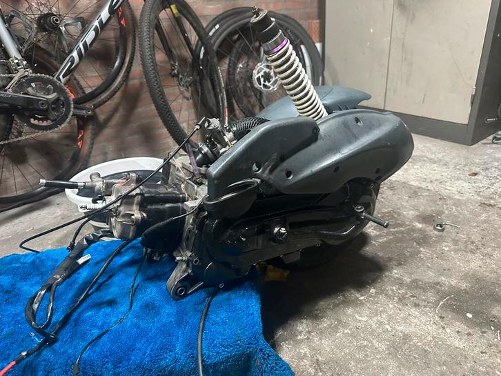 Hexagon lx 125cc blok + koelsysteem plug&play, Fietsen en Brommers, Brommeronderdelen | Algemeen, Zo goed als nieuw, Blok, Ophalen