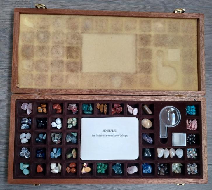Verzameling edelstenen in verzamelbak., Sieraden, Tassen en Uiterlijk, Edelstenen, Zo goed als nieuw, Ophalen of Verzenden