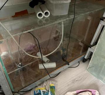 Meerdere aquaria van 85 cm te koop (kweekbakken) beschikbaar voor biedingen