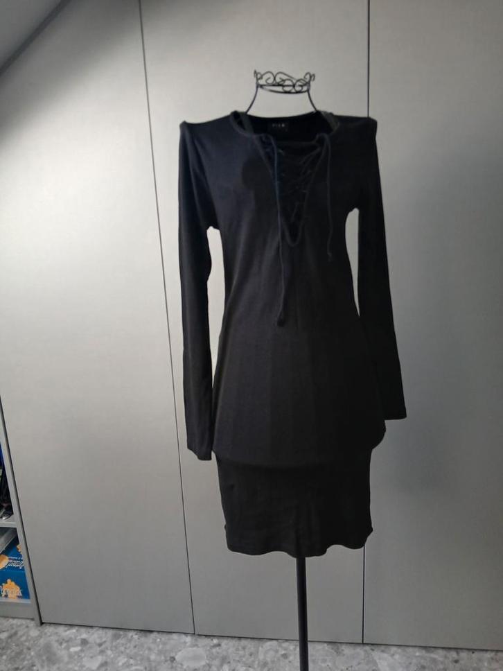 Zwart aansluitend jurkje Vila - Maat M, Kleding | Dames, Jurken, Zo goed als nieuw, Maat 38/40 (M), Zwart, Boven de knie, Ophalen of Verzenden