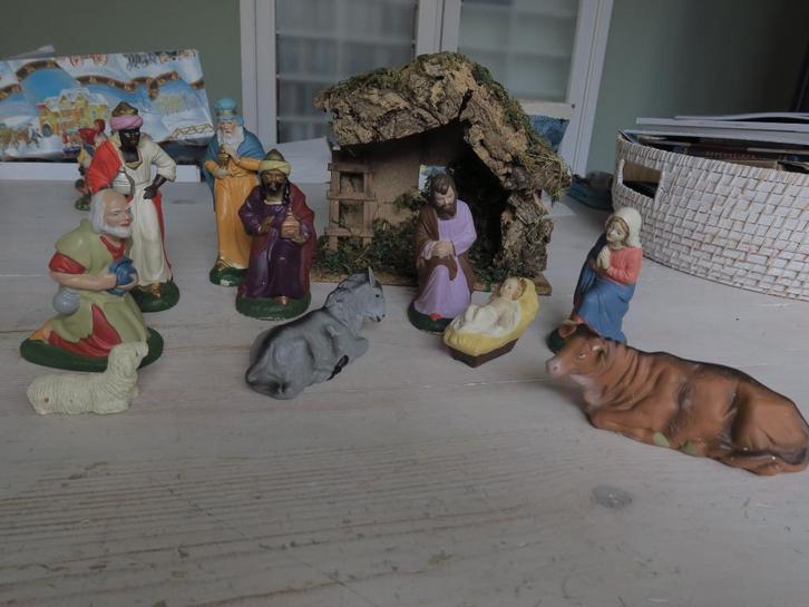 Mooie antieke kerststal met (grote) beelden in goede staat, Diversen, Kerst, Gebruikt, Verzenden