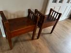 Set van 2 krukjes met armleuning en klep. Bankje, stoeltje, Huis en Inrichting, Krukjes, Ophalen, Zo goed als nieuw, Hout
