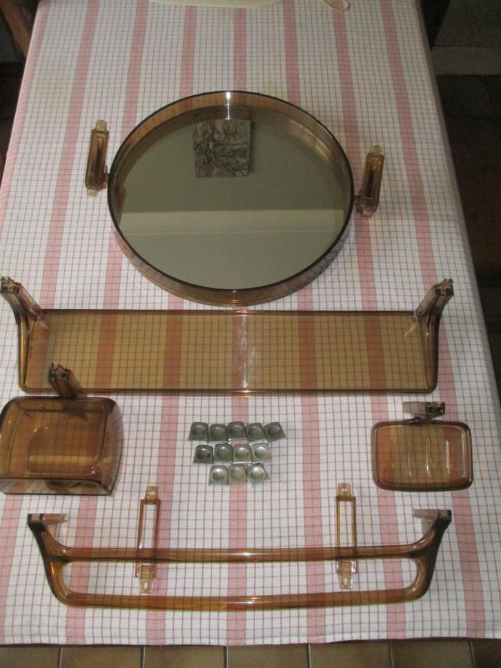 Vintage badkamer garnituur uit de seventies, Huis en Inrichting, Badkamer | Badtextiel en Accessoires, Zo goed als nieuw, Overige typen