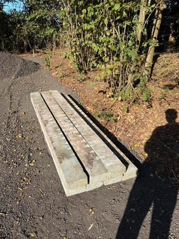 700 stuks betonbanden voor afrastering/ fundatie (zie foto) beschikbaar voor biedingen