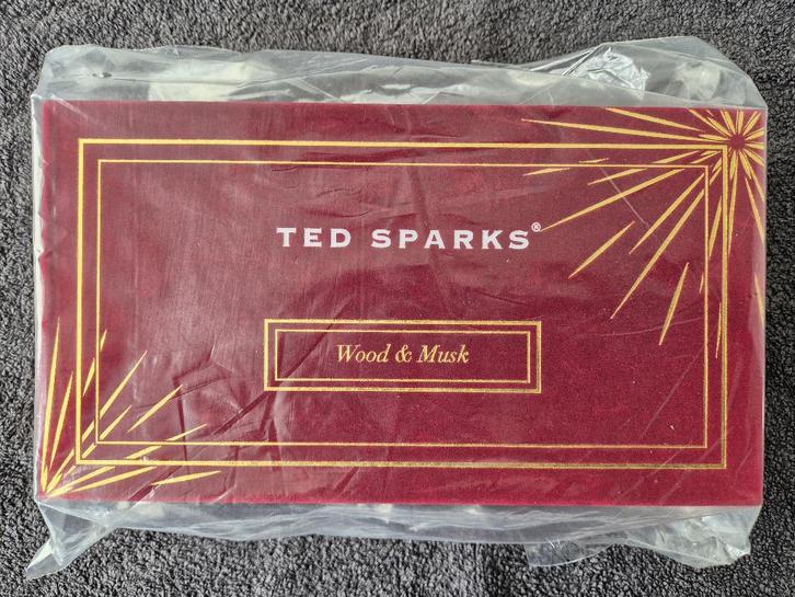 Ted Sparks Wood & Musk Candle & Diffuser Gift Set Nieuw, Huis en Inrichting, Woonaccessoires | Kandelaars en Kaarsen, Nieuw, Minder dan 25 cm