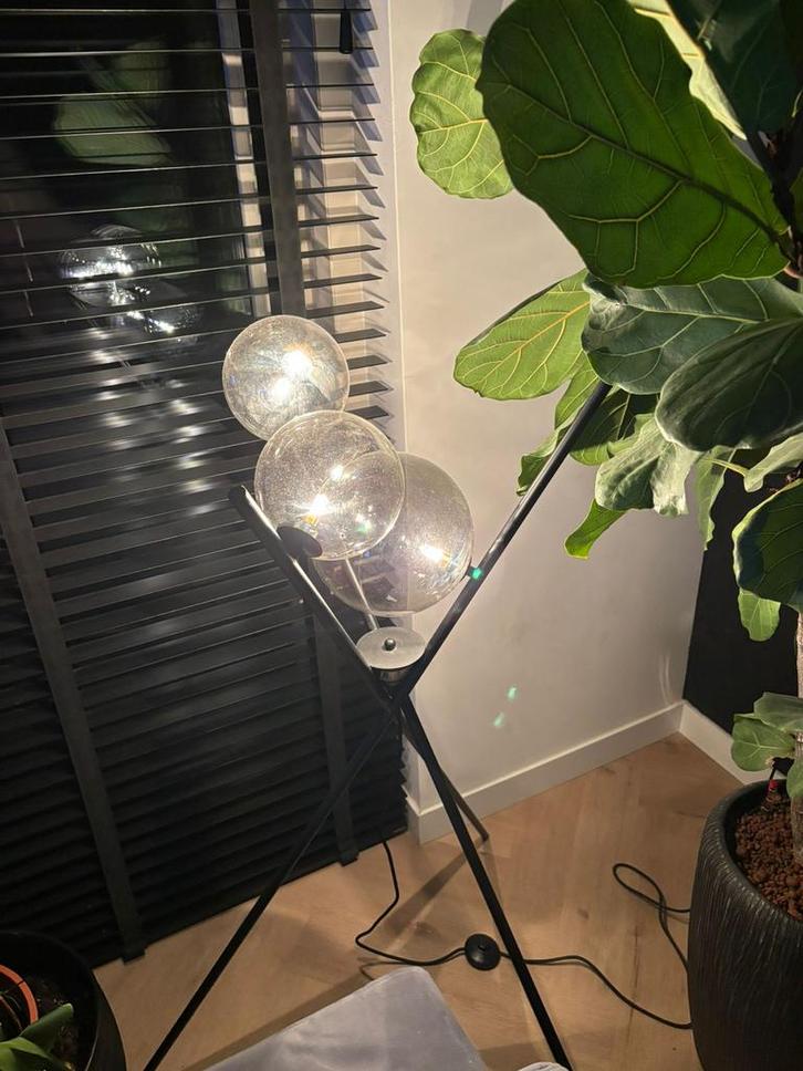 Stijlvolle Vloerlamp met rookglas Bollen, Huis en Inrichting, Lampen | Vloerlampen, Zo goed als nieuw, 150 tot 200 cm, Glas, Ophalen
