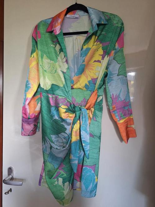Mooie blouse glanzende stof one size, Kleding | Dames, Blouses en Tunieken, Zo goed als nieuw, Maat 38/40 (M), Ophalen of Verzenden