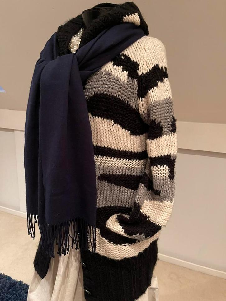 Grof Gebreid Vest met Capuchon, Kleding | Dames, Truien en Vesten, Zo goed als nieuw, Maat 38/40 (M), Blauw, Ophalen of Verzenden