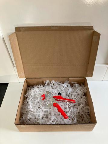 Doos 600 stuks Tegel levelling clips 1,5 mm + Tang beschikbaar voor biedingen