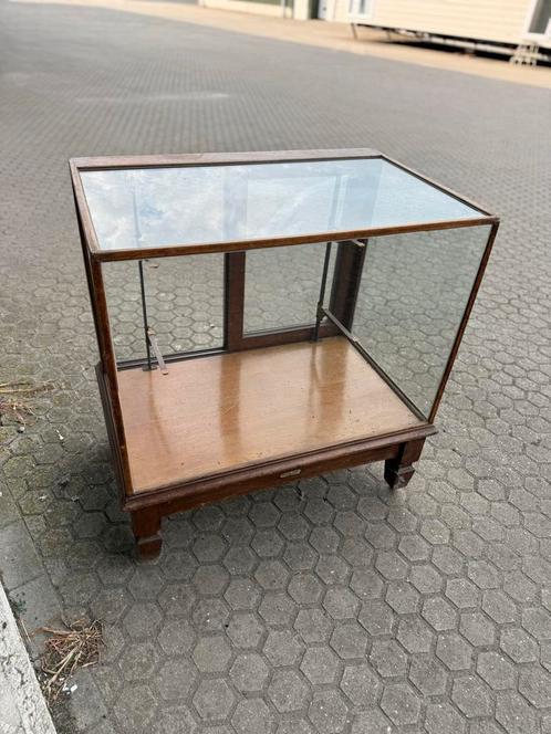 Antieke Vitrinekast met Glazen Wanden en Houten Frame, Antiek en Kunst, Antiek | Meubels | Kasten, Ophalen