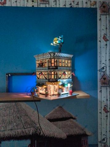 Te koop: Grand Emporium,met verlichting geen lego beschikbaar voor biedingen