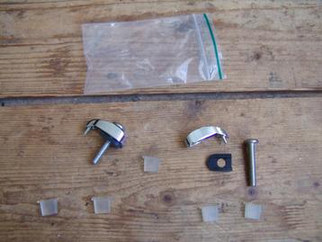 Alfa Romeo Spider 1300 1600 2000 koplamp kap bevestiging beschikbaar voor biedingen