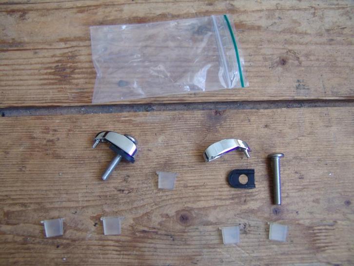 Alfa Romeo Spider 1300 1600 2000 koplamp kap bevestiging, Auto diversen, Auto-accessoires, Nieuw, Ophalen