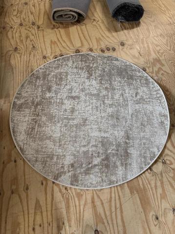 Vloerkleed Piazza 3 l Whoon | Room108 l van €1099 voor €599 beschikbaar voor biedingen