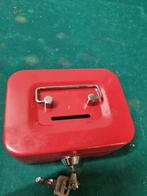 geldkistje rood klein 2x sleutel, Verzamelen, Spaarpotten, Ophalen of Verzenden, 'T Olde Gre-j, Info@toldegrej.nl, Endepoelstraat 20f Didam
