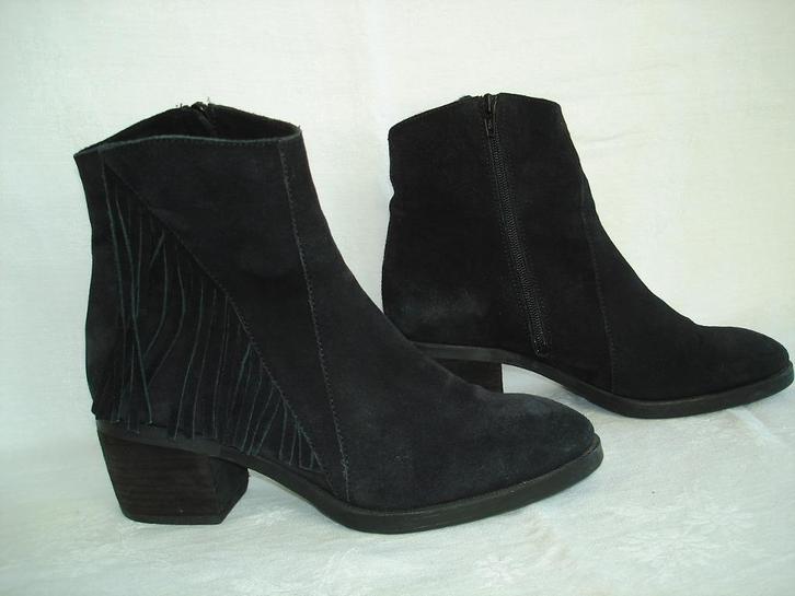 Unisa laarzen maat 40 zwart suede, Kleding | Dames, Schoenen, Zo goed als nieuw, Lage of Enkellaarzen, Zwart, Ophalen