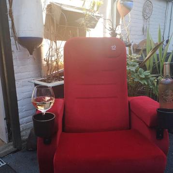 Pathé bioscoop stoelen rood stof beschikbaar voor biedingen