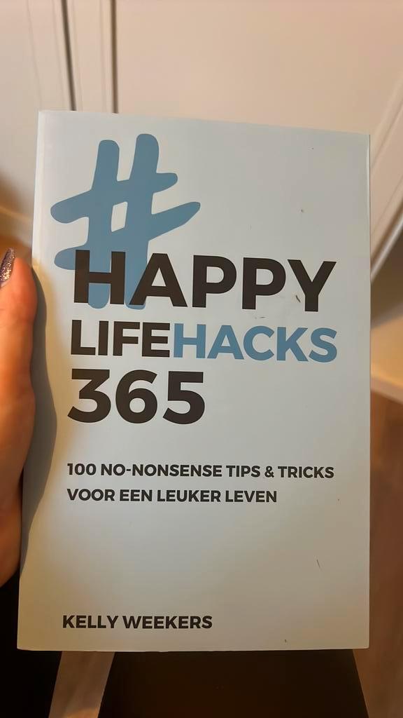 Kelly Weekers - Happy lifehacks 365, Boeken, Psychologie, Zo goed als nieuw, Ophalen of Verzenden