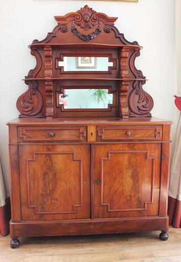 Antiek mahonie buffetkast met spiegelopstand. beschikbaar voor biedingen