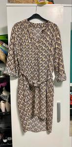 Dames jurk one size free size t/m XL met goud accenten, Kleding | Dames, Jurken, Ophalen of Verzenden, Nieuw, Onder de knie