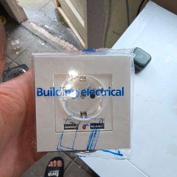 Stopcontact met USB - Nieuw beschikbaar voor biedingen