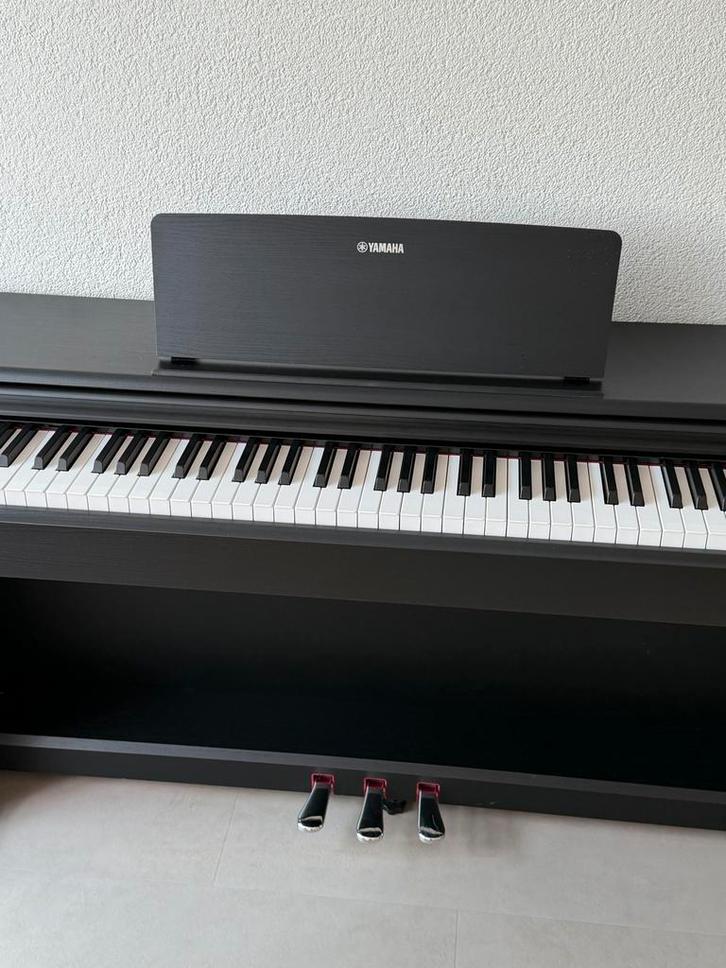 Yamaha Arius YDP-145B Digitale Piano - Zwart, Muziek en Instrumenten, Piano's, Zo goed als nieuw, Piano, Zwart, Digitaal, Ophalen