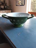 Brocante Oude mooie groene emaille vergiet op voet., Antiek en Kunst, Antiek | Emaille, Ophalen of Verzenden