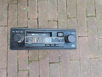 Auto radio van Opel beschikbaar voor biedingen