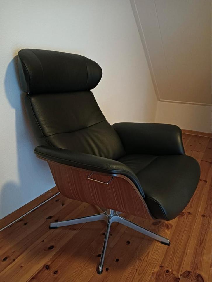 Relax fauteuil met hocker. Verstelbaar. Walnoot, leer, rvs., Huis en Inrichting, Fauteuils, Nieuw, Hout, Leer, 50 tot 75 cm, Minder dan 75 cm