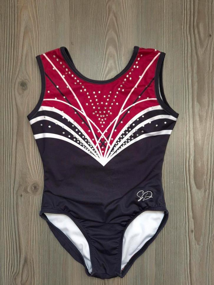 Turnpakje S&D maat 116 122 128, Sport en Fitness, Turnen, Zo goed als nieuw, Turnpak(je), Kindermaat 122 t/m 140, Rood, Ophalen of Verzenden